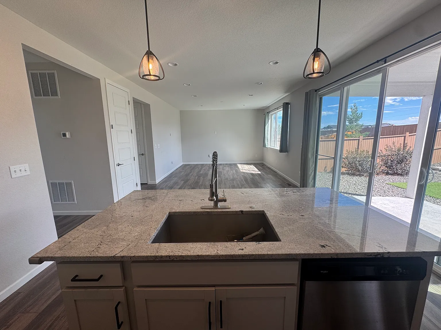 3 bed, 1708 sqft, $3,000 — Photo 2