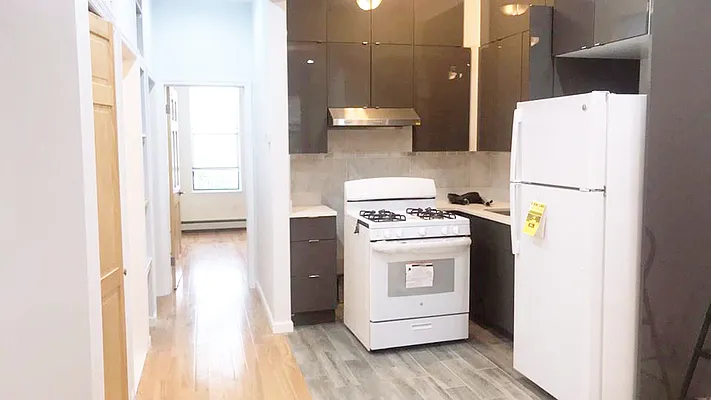 Rented by King Zone Realty Inc | media 14