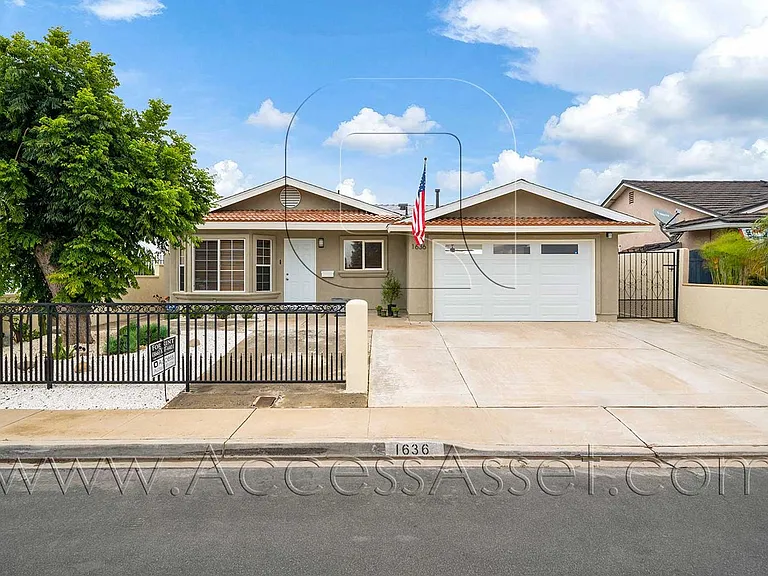 1636 Zoro Way — Photo 32