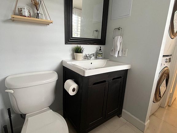 3rd image of 5570 SW 70th Pl S