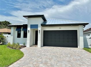 685 107th Ave N, Naples, FL 34108