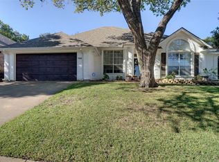 700 Jonathan Dr, Euless, TX 76040