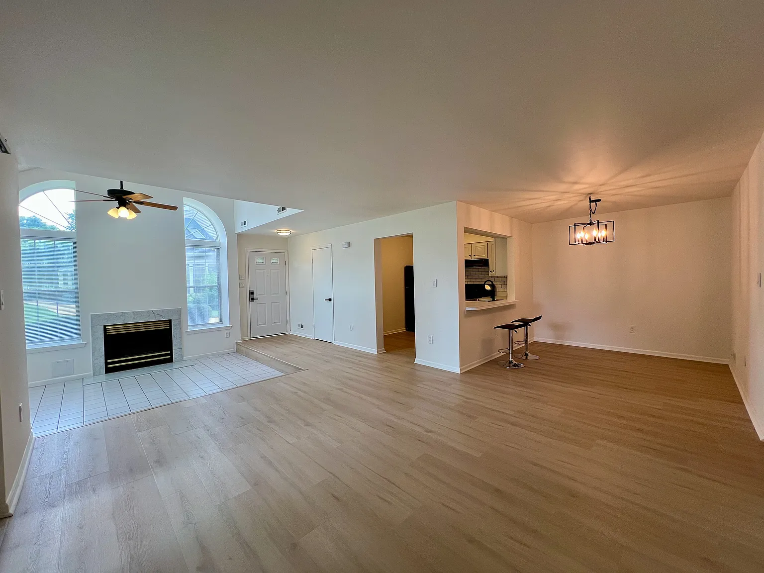 2 bed, 1243 sqft, $2,200 — Photo 4