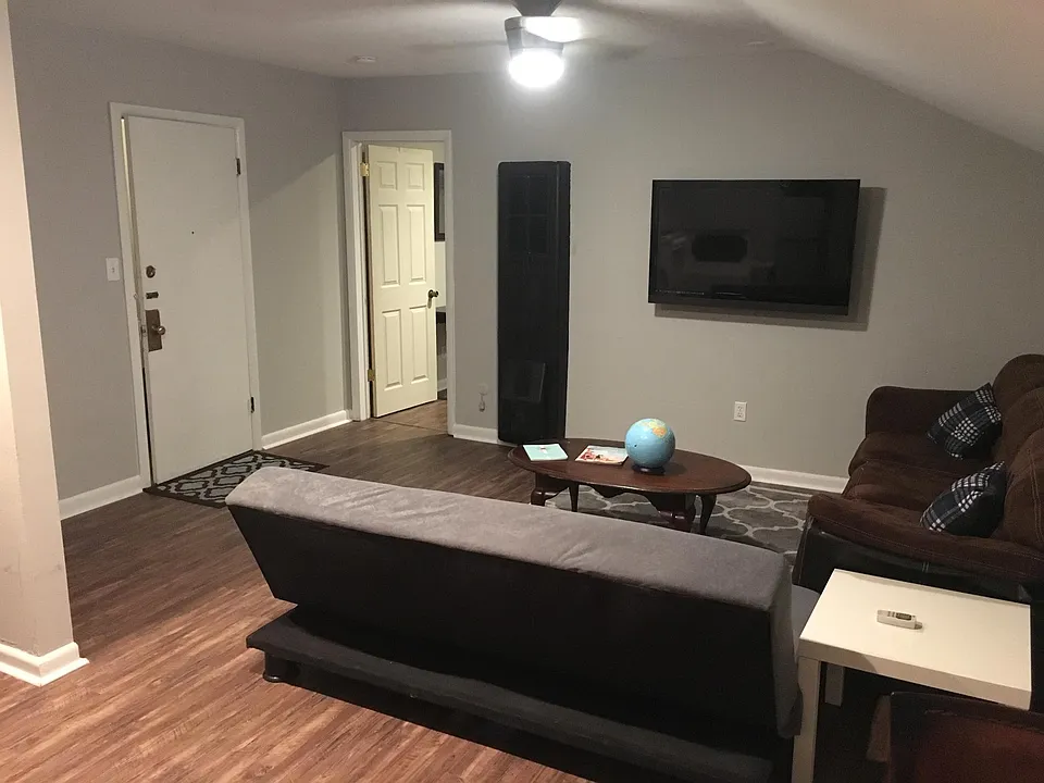 1076 Neil Ave #3B