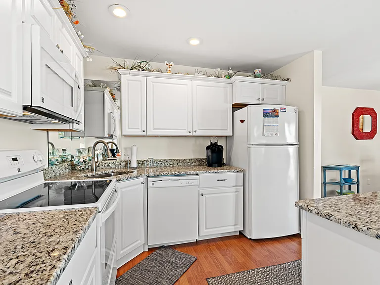 618 N Waccamaw Dr #B-4 — Photo 4