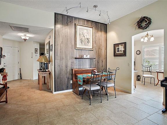 5th image of 2434 Kenmore Ln