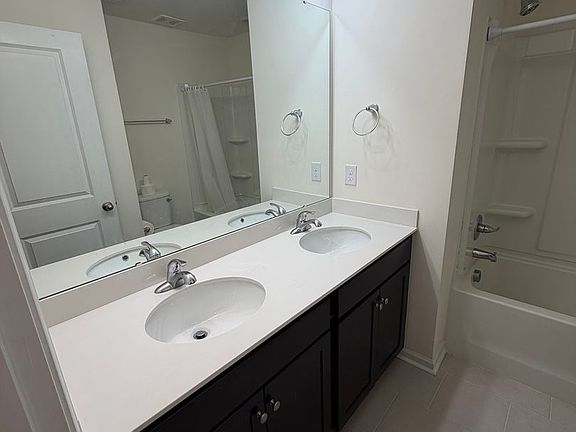 5th image of 419 Trotters Ln