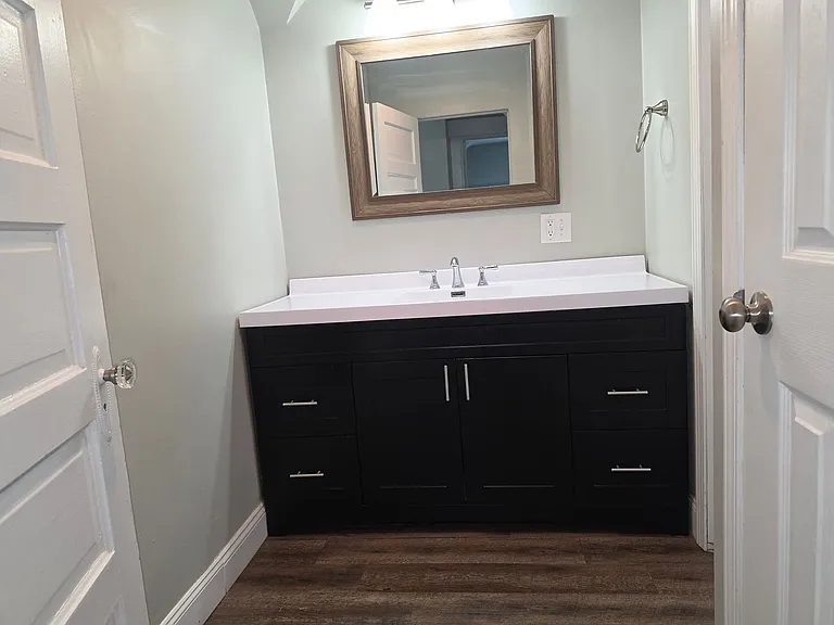 905 E Washington St — Photo 21