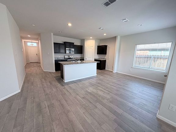 5th image of 749 Beebrush Dr