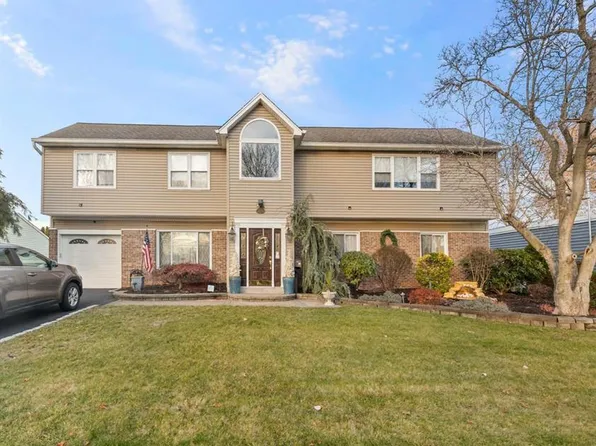302 Howland Ave, River Edge, NJ 07661