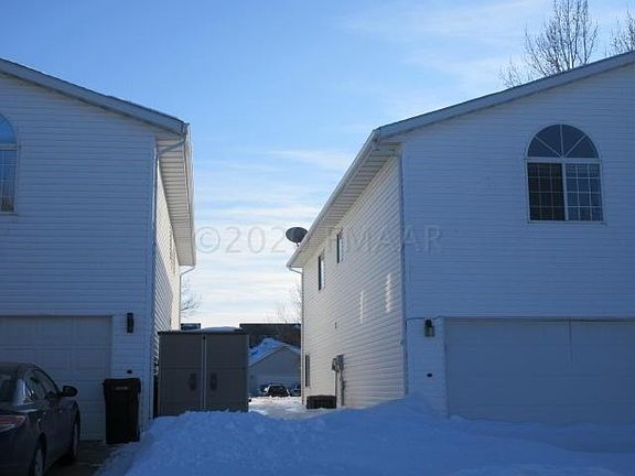 4th image of 821 12th Ave W