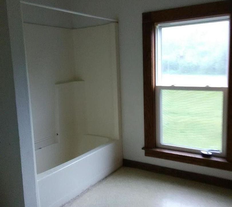 2nd image of 814 Harris St #A