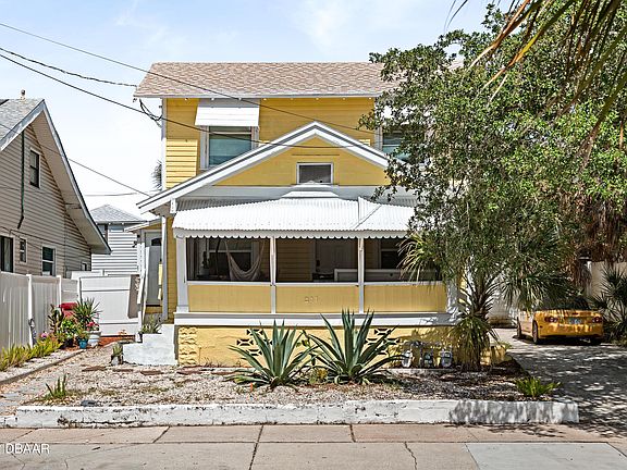 3rd image of 211 S Oleander Ave