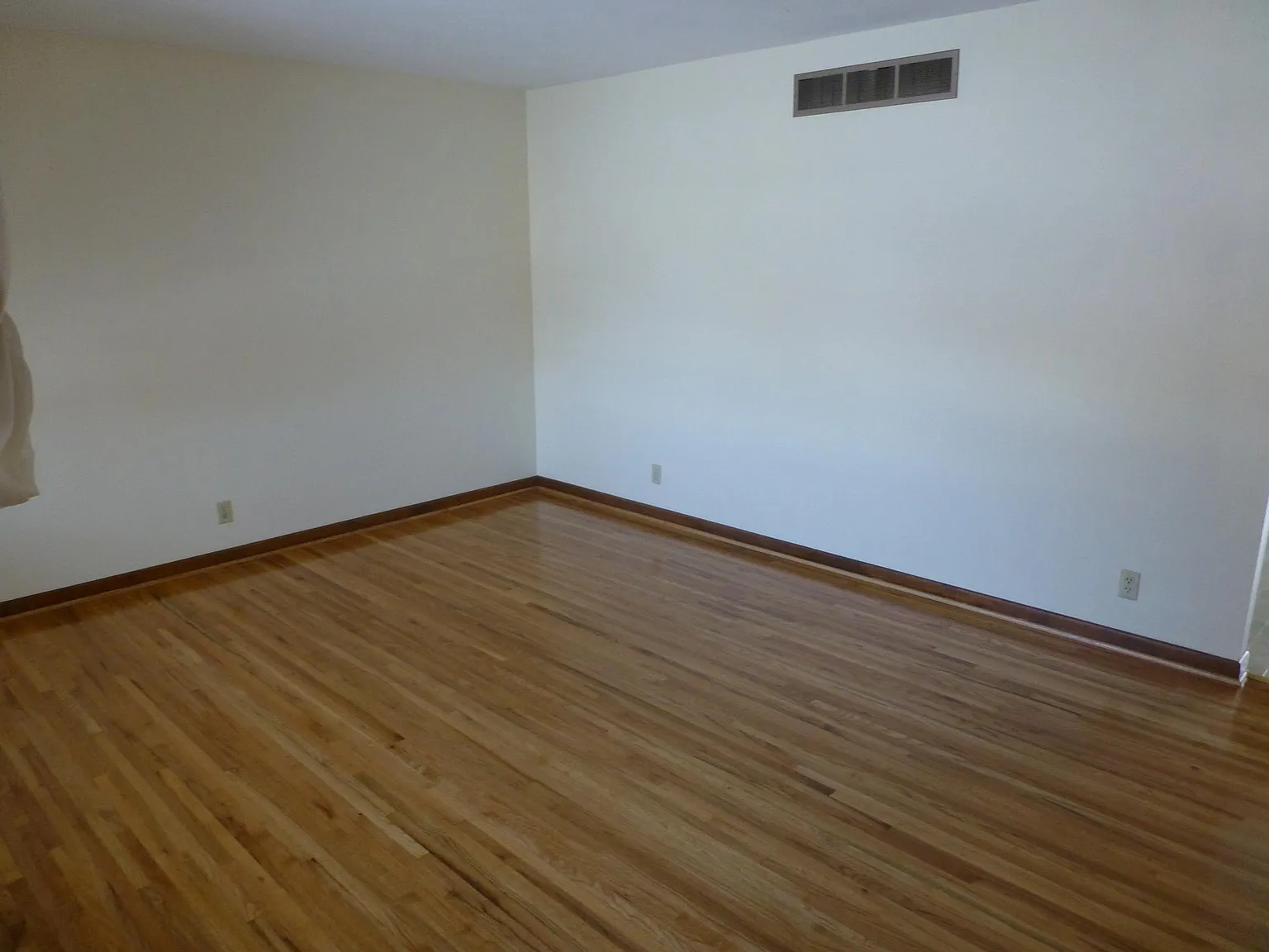 3 bed, 1.5 bath, 1123 sqft, $1,800 — Photo 3