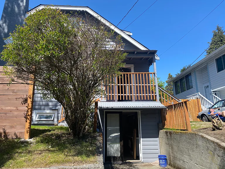 5002 Green Lake Way N #B — Photo 2