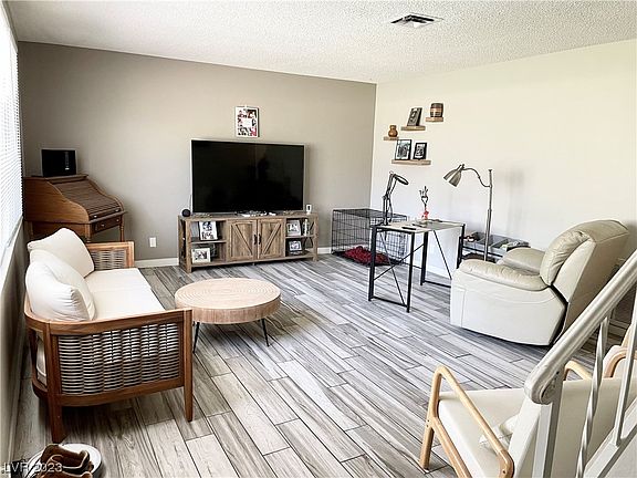 4th image of 536 Greenbriar Townhouse Way