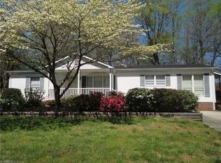5522 Bridgeway Dr, Greensboro, NC 27406