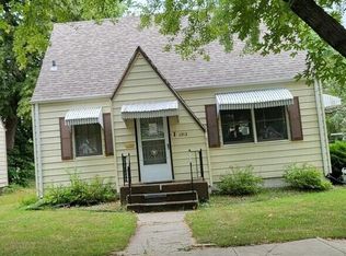 1212 E 3rd Ave, Mitchell, SD 57301