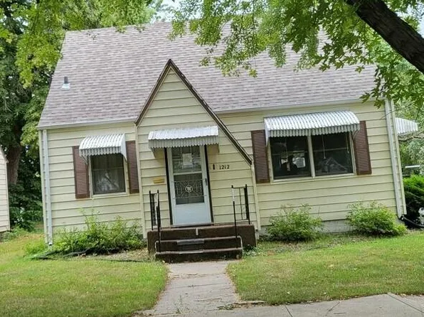 1212 E 3rd Ave, Mitchell, SD 57301