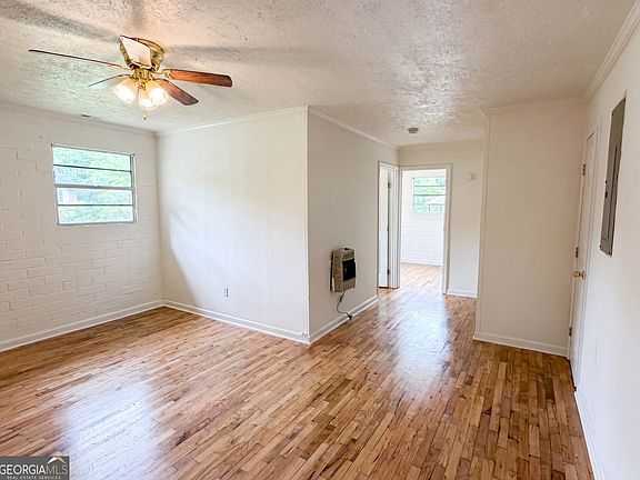 4th image of 243 Glenn St