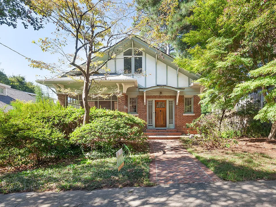535 Elmwood Dr NE