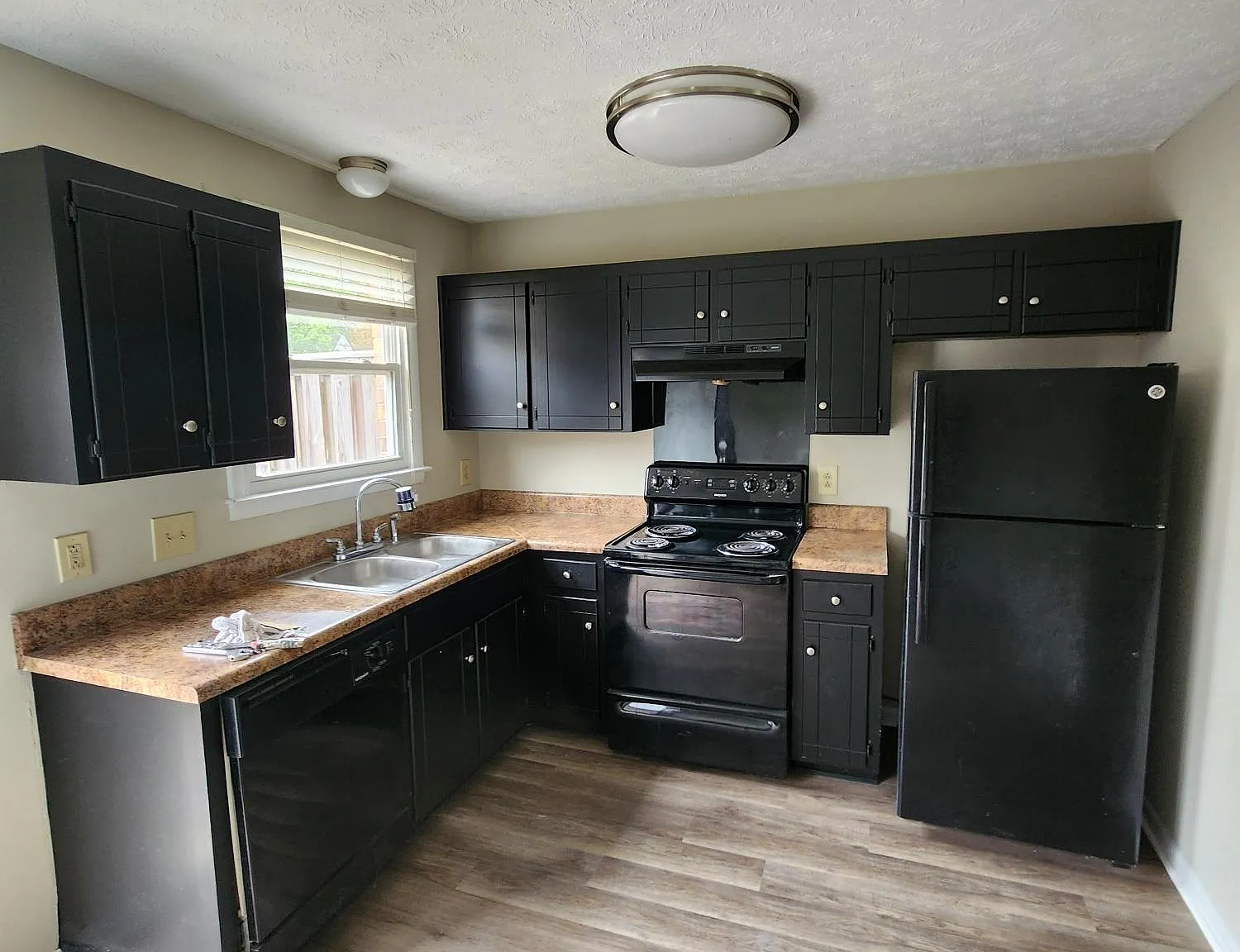 2 bed, 1.5 bath, 1122 sqft, $1,875 — Photo 2