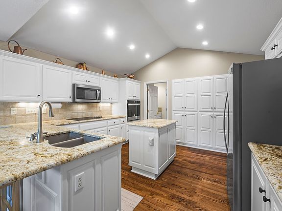 4th image of 8 Fryer Ln