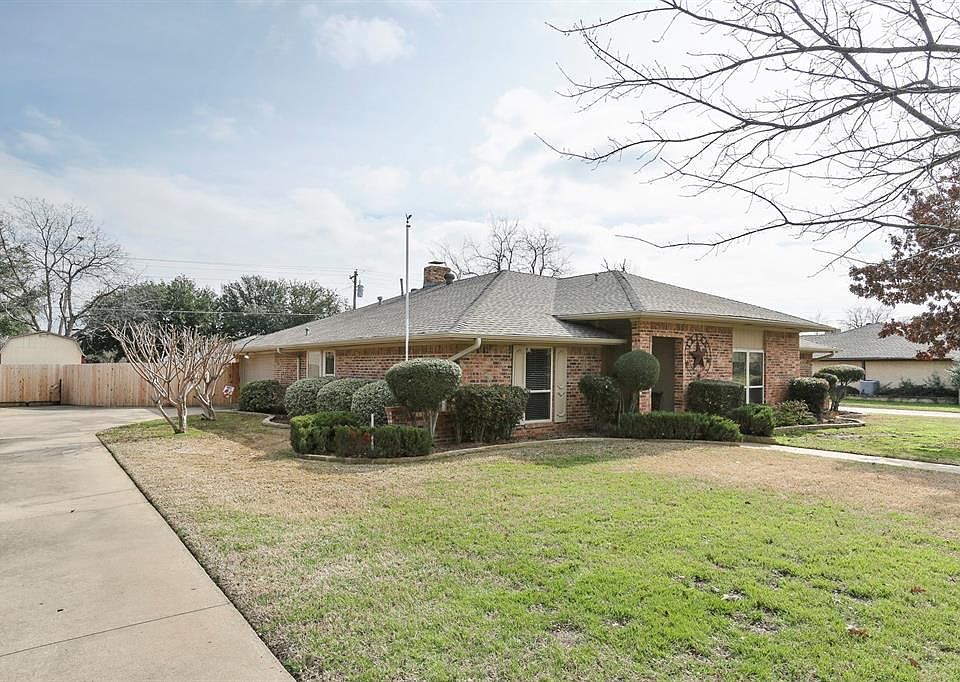 2nd image of 432 Patricia Ln