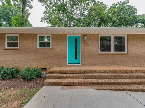 5646 Oak Dr, Charlotte, NC 28216