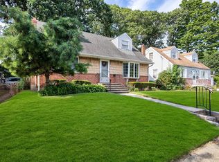14 Henderson Ave, Valley Stream, NY 11580