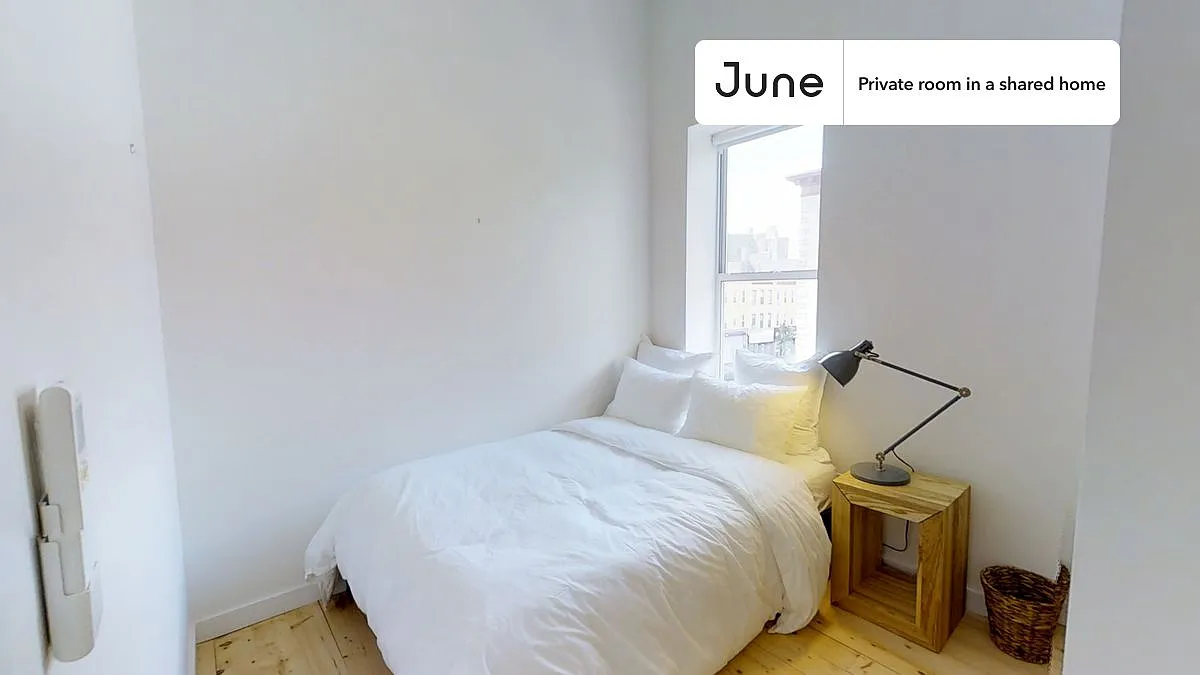 Queen bedroom in 5 bed/2 bath home in Prospect Lefferts Gardens #1842 A — Photo 1