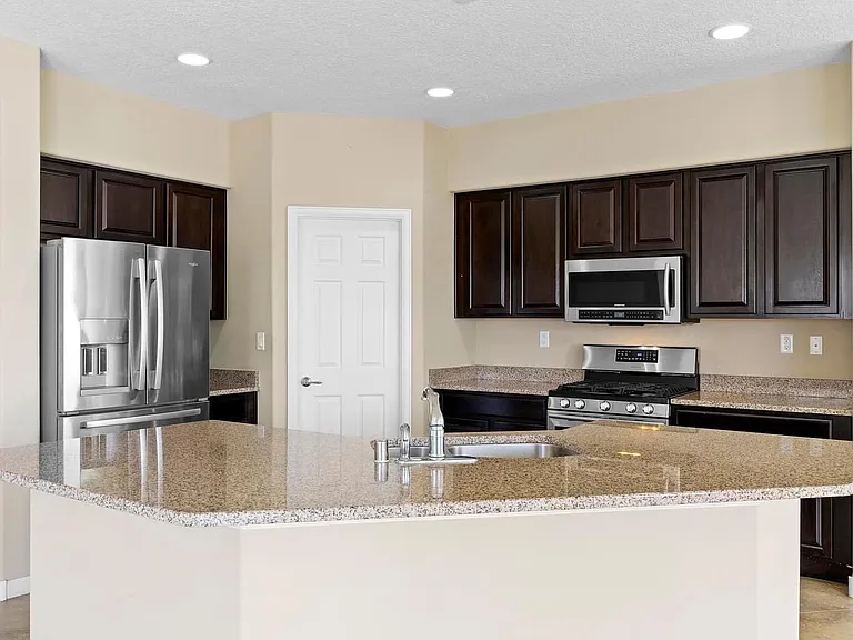 604 Loma Linda Loop NE — Photo 9