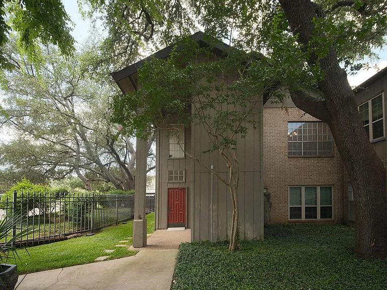 10401 High Hollows Dr #201 — Photo 28