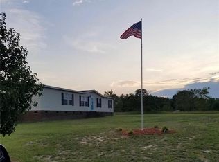 335 Bridals Ln, Maxton, NC 28364