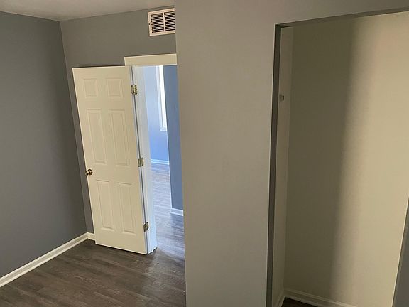 5th image of 1941 W Berteau Ave #1