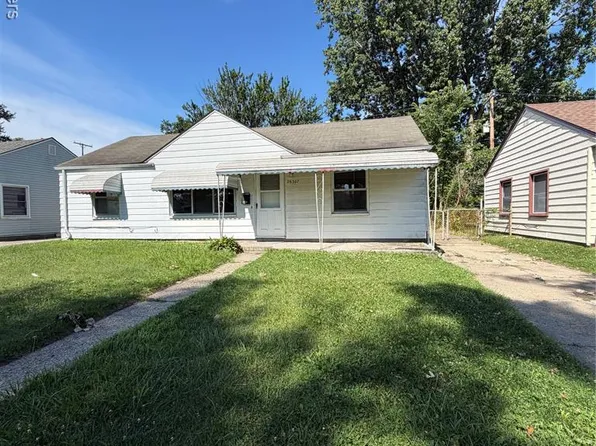26307 Woodmont St, Roseville, MI 48066