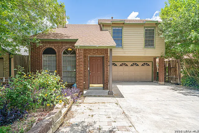5 bed, 2.5 bath, 1899 sqft, $1,995 — Photo 2