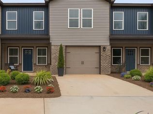 312 Beau Claire Cir, Byron, GA 31008