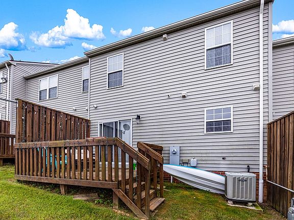 3rd image of 375 Oaktree Blvd
