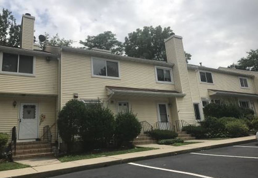 2nd image of 2 Woodland Dr