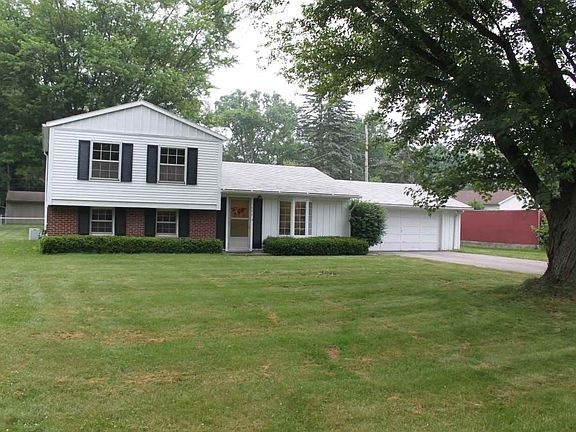 2nd image of 806 Lynwood Dr