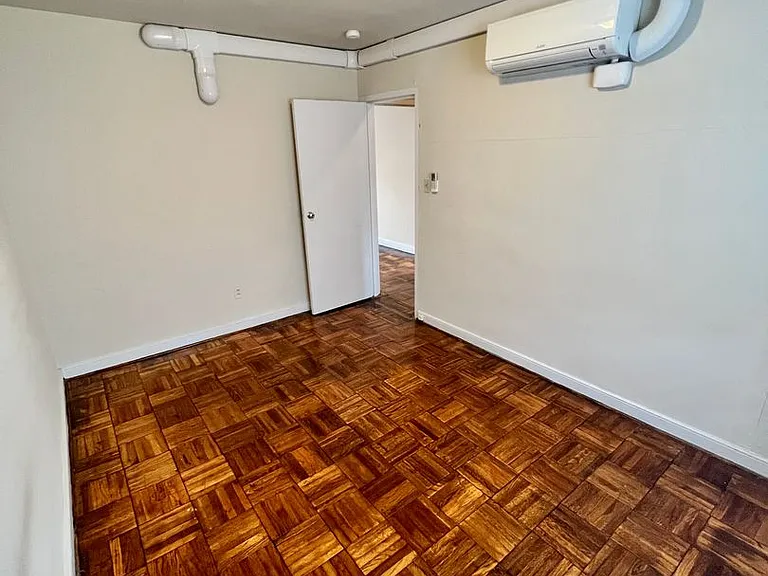 2623 Kensington Ave — Photo 7