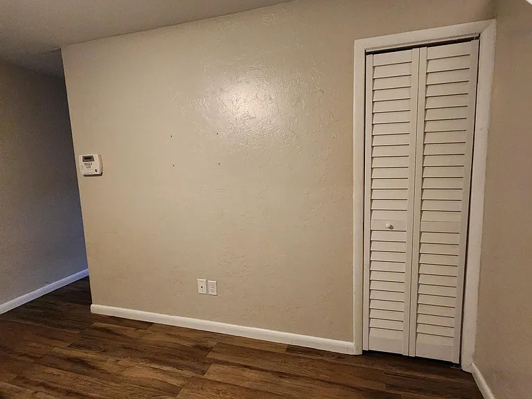 1725 SW 69th Way — Photo 3