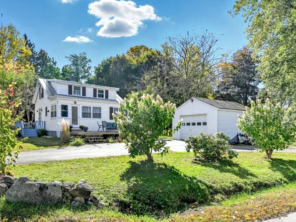 32 School Street, Belgrade, ME 04917