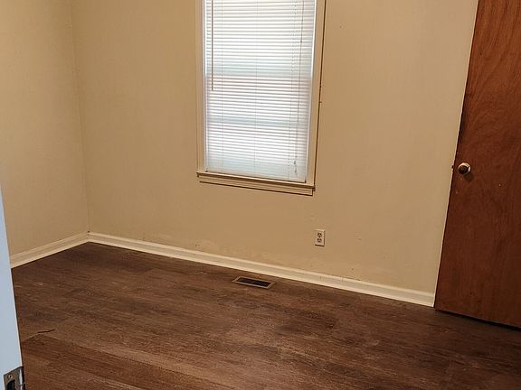 4th image of 204 McKellar Dr