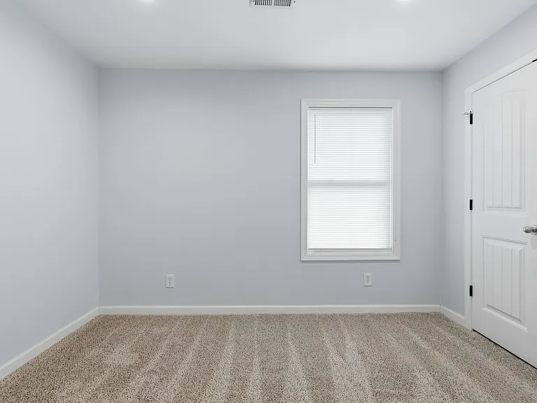 408 Elgin St #B — Photo 9