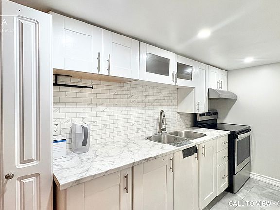2nd image of 238 Crombie St #2