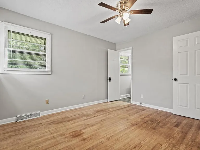 154 Forest Dr — Photo 17
