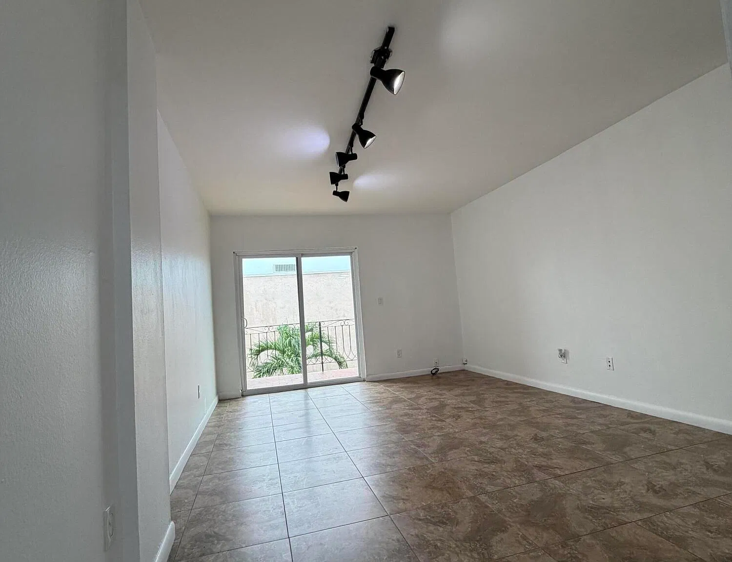 1 bed, 1.0 bath, 591 sqft, $1,750 — Photo 4