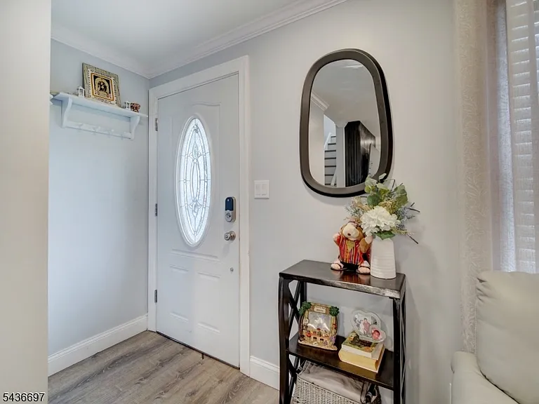 605 Crescent Dr — Photo 4